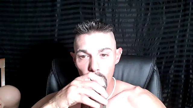 Snapshot of ThickD2C chatting on February 14, 7:54 pm ThickD2C online show from February 14, 7:54 pm