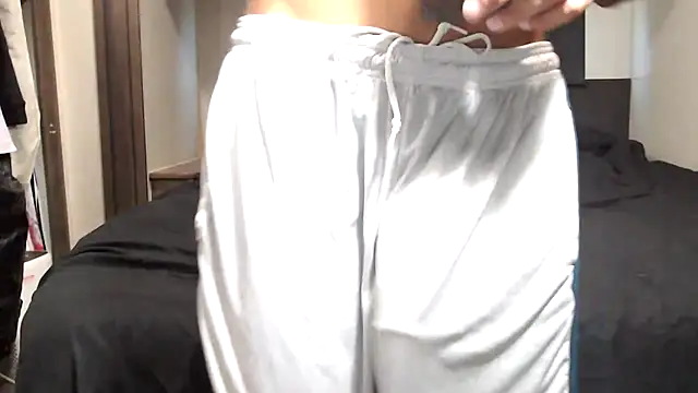 Snapshot of ThickD2C chatting on October 17, 9:17 pm ThickD2C online show from October 17, 9:17 pm