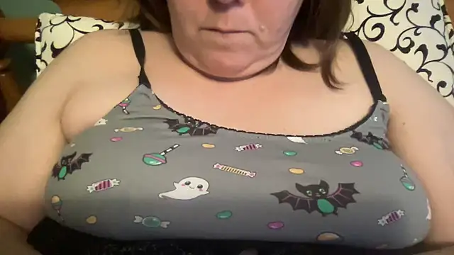 Snapshot of ParisNova chatting on February 2, 12:04 pm ParisNova online show from February 2, 12:04 pm