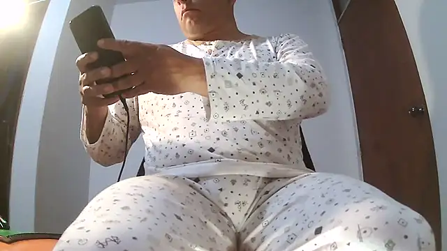 chicoguapo8 online show from November 28, 7:11 am