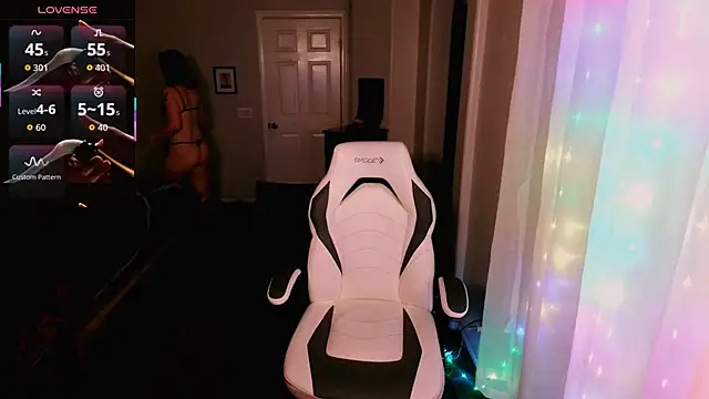 Snapshot of britteebee chatting on February 12, 4:51 am britteebee online show from February 12, 4:51 am