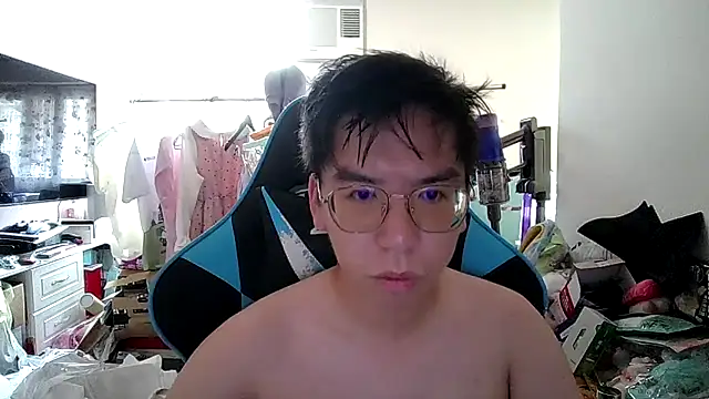 Snapshot of charlie_xdd chatting on April 25, 7:00 am charlie xdd online show from April 25, 7:00 am