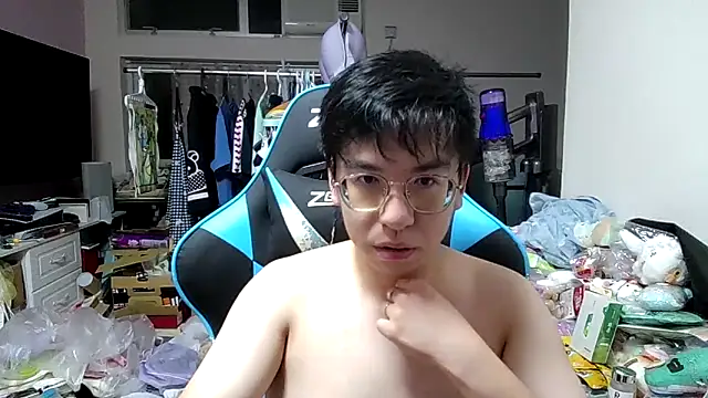 Snapshot of charlie_xdd chatting on May 8, 11:59 am charlie xdd online show from May 8, 11:59 am