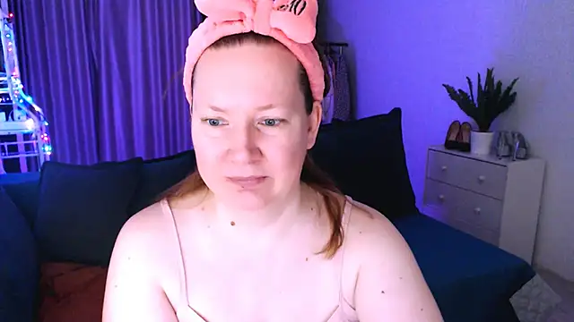 GoddessLara online show from January 18, 1:19 am