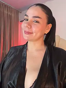 Snapshot of MeganDupont chatting on May 2, 2:33 pm MeganDupont online show from May 2, 2:33 pm