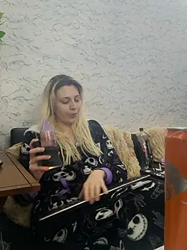 ScarletCallings420 online show from January 17, 2:05 am