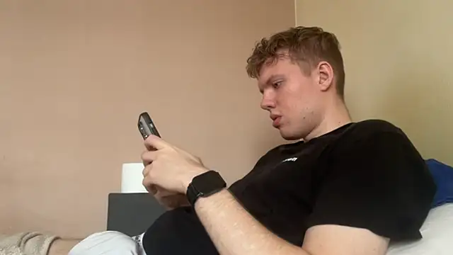 Snapshot of sexybooii6968 chatting on October 3, 9:39 am sexybooii6968 online show from October 3, 9:39 am