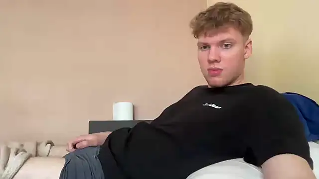 Snapshot of sexybooii6968 chatting on October 14, 11:33 am sexybooii6968 online show from October 14, 11:33 am