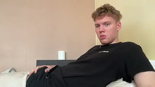 Snapshot of sexybooii6968 chatting on October 21, 12:50 pm sexybooii6968 online show from October 21, 12:50 pm