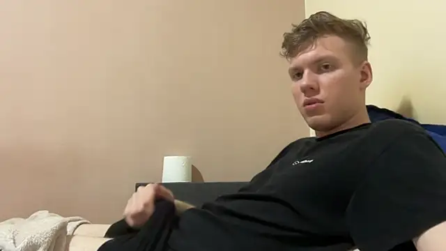 Snapshot of sexybooii6968 chatting on October 24, 4:36 pm sexybooii6968 online show from October 24, 4:36 pm