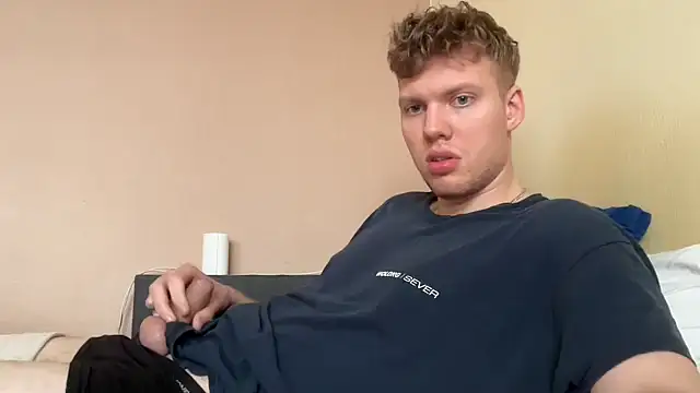 Snapshot of sexybooii6968 chatting on February 11, 2:00 pm sexybooii6968 online show from February 11, 2:00 pm