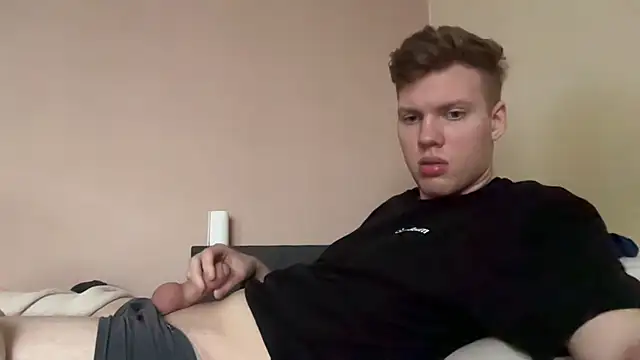 Snapshot of sexybooii6968 chatting on February 15, 1:20 pm sexybooii6968 online show from February 15, 1:20 pm