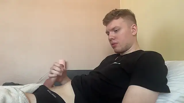 sexybooii6968 online show from April 7, 9:10 am