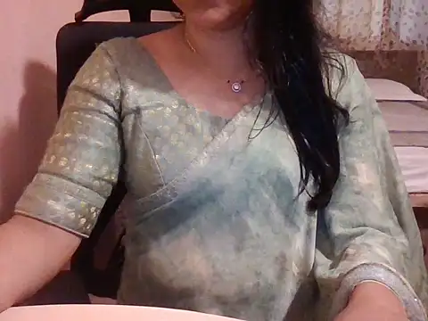Snapshot of Pinky_4 chatting on April 27, 4:32 am Pinky 4 online show from April 27, 4:32 am