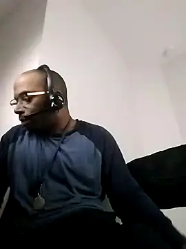 jhoneybee online show from March 11, 6:08 pm