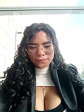 Snapshot of Simone_Miller chatting on January 13, 10:13 pm Simone Miller online show from January 13, 10:13 pm