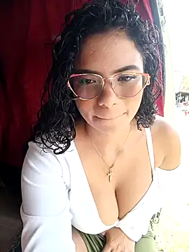 Snapshot of Simone_Miller chatting on February 7, 4:14 pm Simone Miller online show from February 7, 4:14 pm
