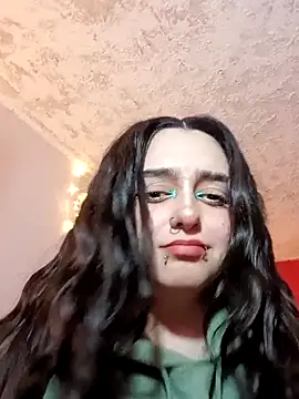 Snapshot of IvonneT chatting on December 17, 1:55 am IvonneT online show from December 17, 1:55 am