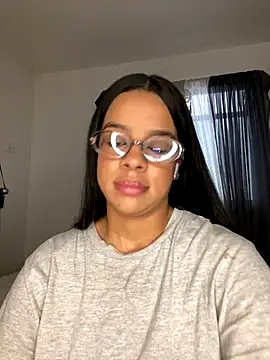 trianawhite online show from December 3, 3:32 pm