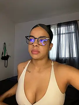 trianawhite online show from April 13, 4:01 pm