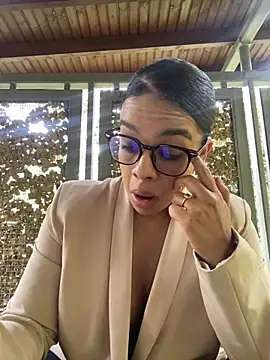 trianawhite online show from April 15, 3:08 pm