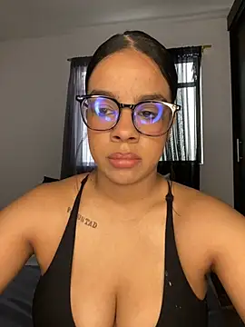 Snapshot of trianawhite chatting on June 18, 3:38 pm trianawhite online show from June 18, 3:38 pm