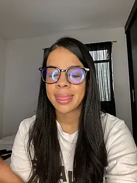 Snapshot of trianawhite chatting on June 27, 2:55 pm trianawhite online show from June 27, 2:55 pm