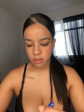 Snapshot of trianawhite chatting on July 15, 3:28 pm trianawhite online show from July 15, 3:28 pm