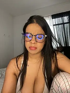 Snapshot of trianawhite chatting on July 16, 2:45 pm trianawhite online show from July 16, 2:45 pm
