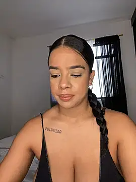 Snapshot of trianawhite chatting on July 24, 2:59 pm trianawhite online show from July 24, 2:59 pm