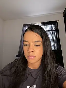 Snapshot of trianawhite chatting on August 3, 4:22 pm trianawhite online show from August 3, 4:22 pm