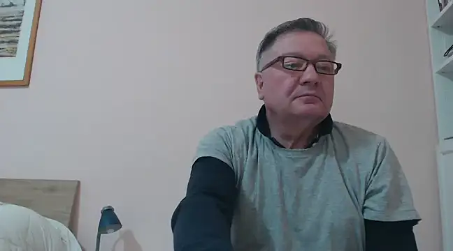 Snapshot of YOU6me chatting on December 23, 2:39 pm YOU6me online show from December 23, 2:39 pm