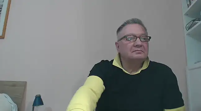 Snapshot of YOU6me chatting on January 4, 4:00 pm YOU6me online show from January 4, 4:00 pm