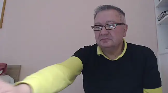 Snapshot of YOU6me chatting on January 5, 3:23 pm YOU6me online show from January 5, 3:23 pm