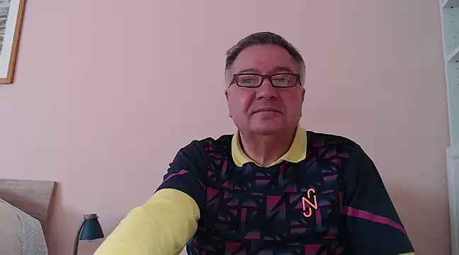 Snapshot of YOU6me chatting on February 4, 9:38 am YOU6me online show from February 4, 9:38 am