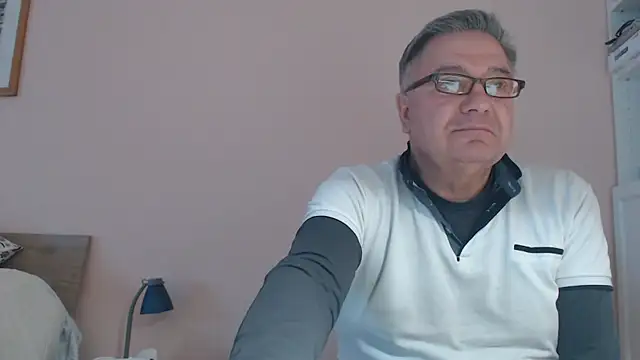 Snapshot of YOU6me chatting on February 16, 3:05 pm YOU6me online show from February 16, 3:05 pm