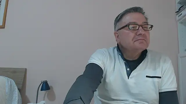 Snapshot of YOU6me chatting on February 17, 5:43 pm YOU6me online show from February 17, 5:43 pm