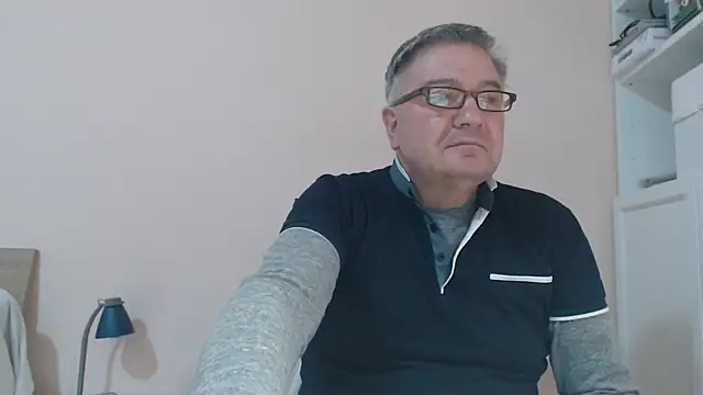 Snapshot of YOU6me chatting on February 20, 5:29 pm YOU6me online show from February 20, 5:29 pm