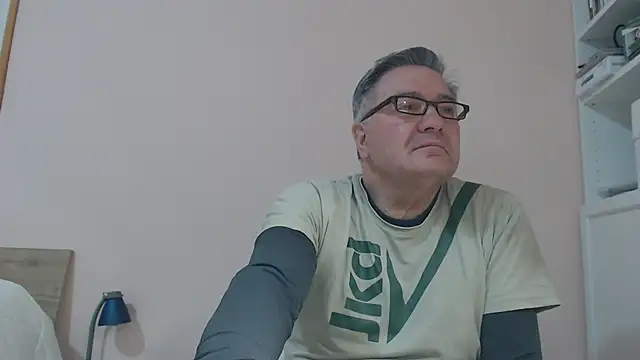 Snapshot of YOU6me chatting on February 26, 4:03 pm YOU6me online show from February 26, 4:03 pm
