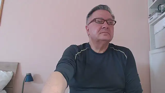 Snapshot of YOU6me chatting on March 1, 9:51 am YOU6me online show from March 1, 9:51 am