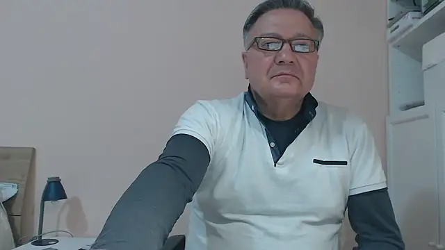 Snapshot of YOU6me chatting on March 1, 3:49 pm YOU6me online show from March 1, 3:49 pm