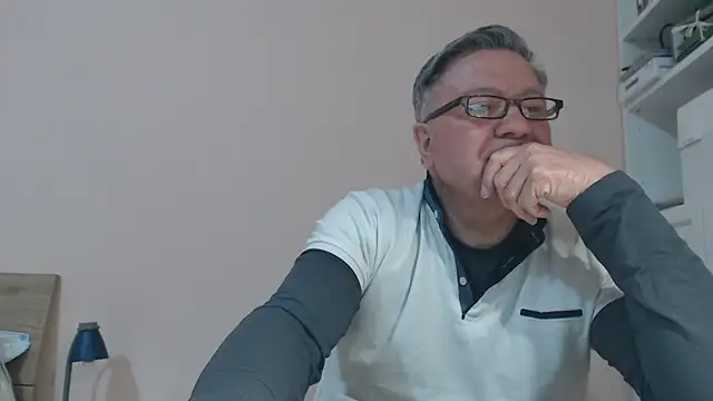 Snapshot of YOU6me chatting on March 1, 6:54 pm YOU6me online show from March 1, 6:54 pm