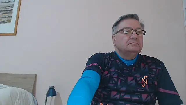 Snapshot of YOU6me chatting on March 18, 4:37 pm YOU6me online show from March 18, 4:37 pm