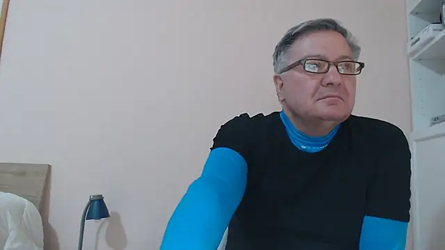 Snapshot of YOU6me chatting on March 19, 6:44 pm YOU6me online show from March 19, 6:44 pm