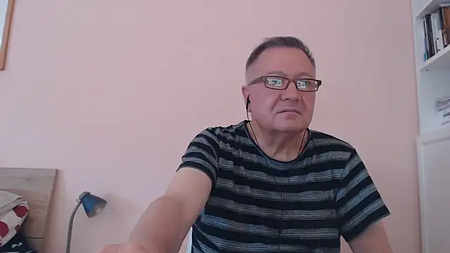 Snapshot of YOU6me chatting on September 15, 9:53 am YOU6me online show from September 15, 9:53 am
