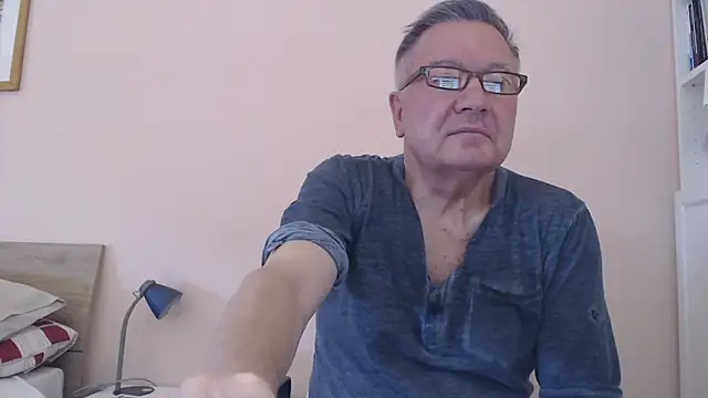 Snapshot of YOU6me chatting on September 19, 6:48 am YOU6me online show from September 19, 6:48 am