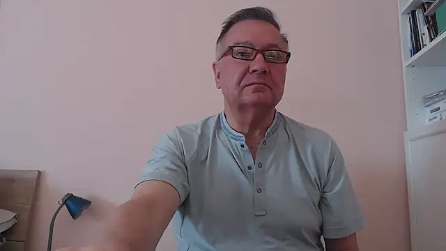 Snapshot of YOU6me chatting on September 24, 8:06 am YOU6me online show from September 24, 8:06 am