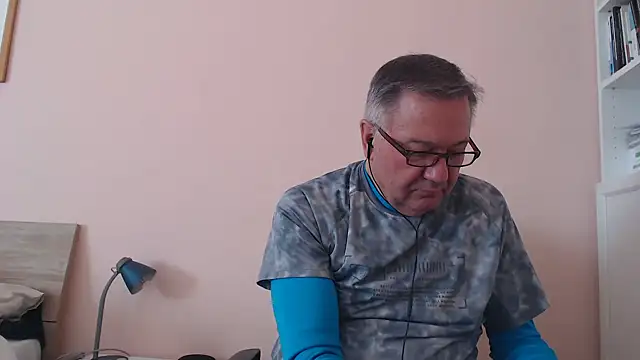 Snapshot of YOU6me chatting on October 2, 7:48 am YOU6me online show from October 2, 7:48 am