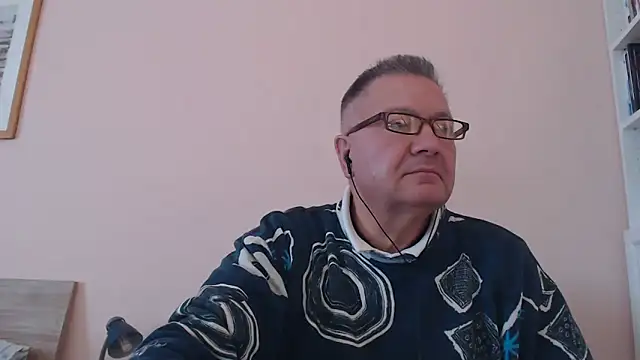 Snapshot of YOU6me chatting on October 14, 1:01 pm YOU6me online show from October 14, 1:01 pm