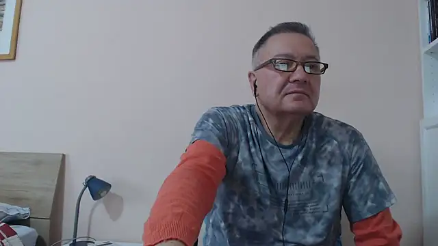 Snapshot of YOU6me chatting on October 17, 10:40 am YOU6me online show from October 17, 10:40 am